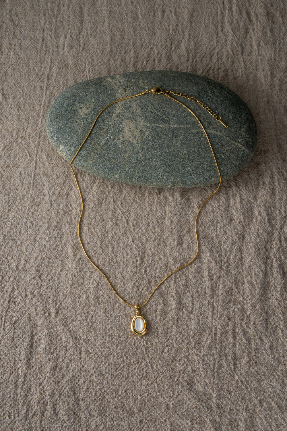 Mother of Pearl Pendant Necklace