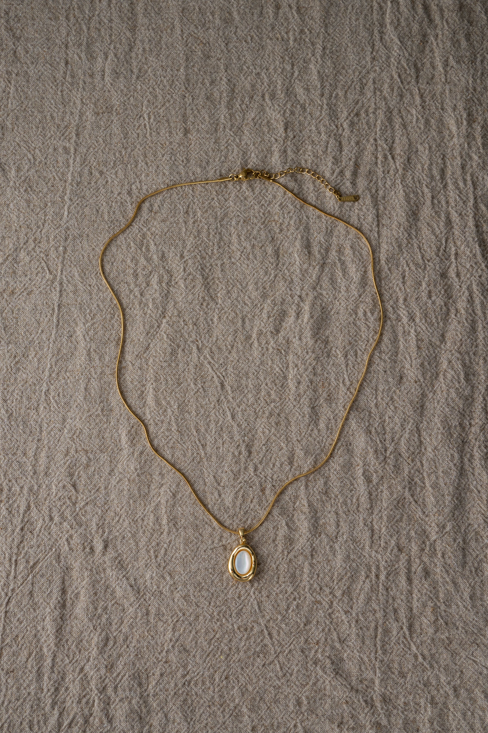Mother of Pearl Pendant Necklace